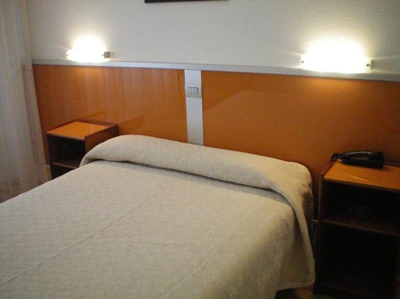 Hostal Liste Station Corunha Quarto foto