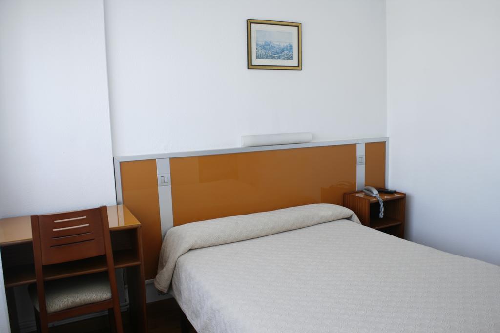 Hostal Liste Station Corunha Quarto foto