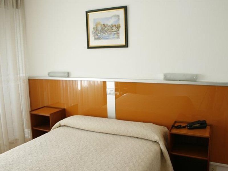 Hostal Liste Station Corunha Exterior foto